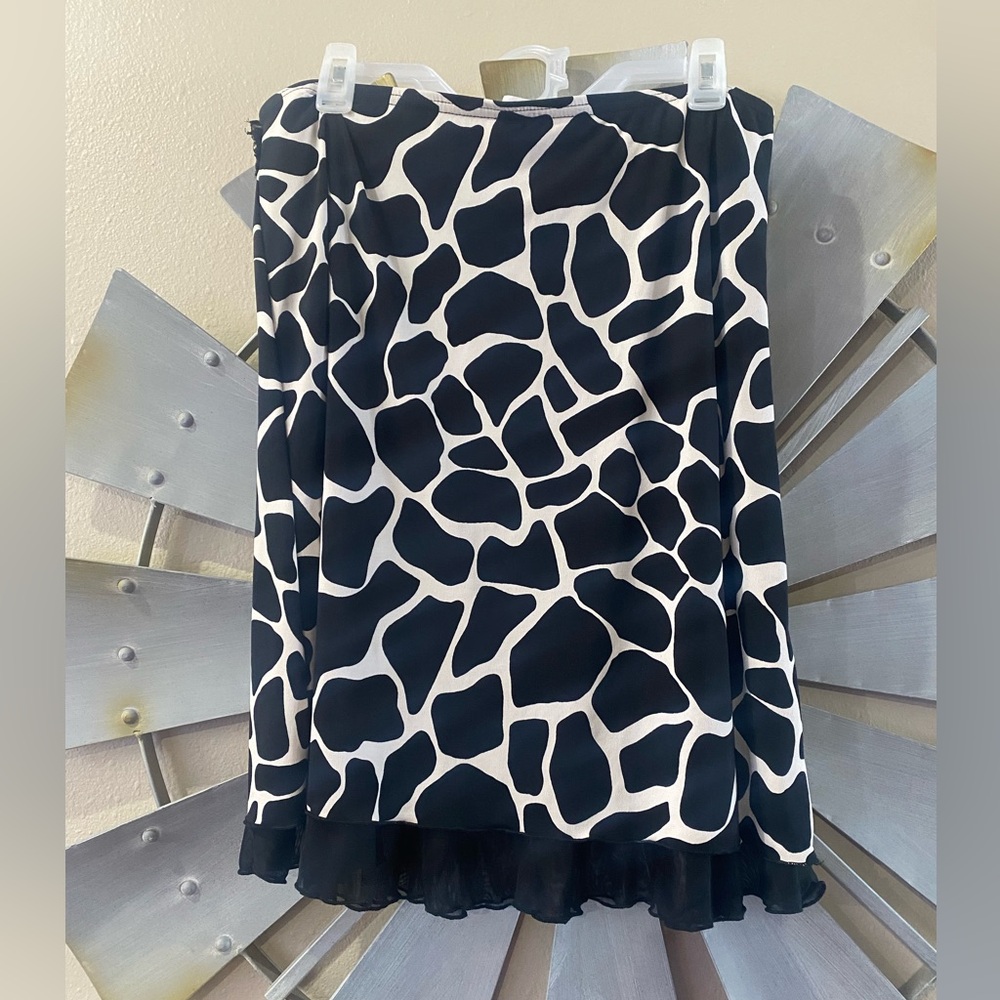 Y2k Black and White Giraffe Print Skirt with ruffle hem